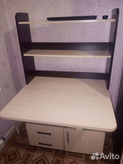 Письменный стол