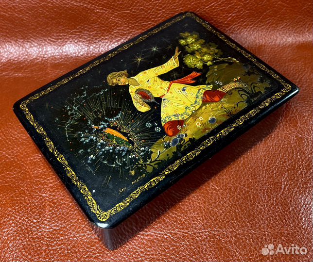 Шкатулка Холуй живописная (худ. Андрусов) 1950-е