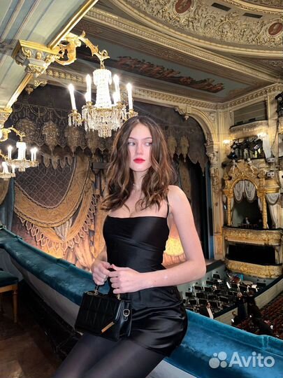 Вечернее маленькое черное платье