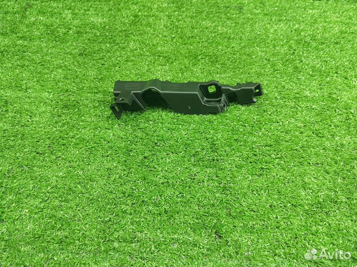 Крепление бампера переднего правое Audi A6 C7 VAG