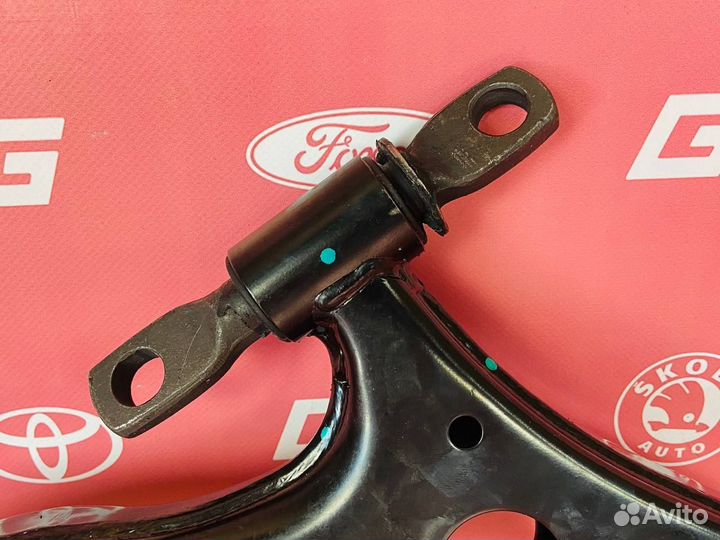 Правый передний рычаг подвески Камри (V 40-50-55)