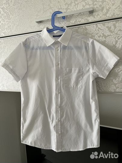 Продам белую школьную рубашку