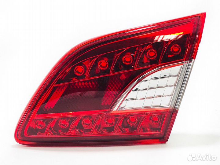 Фонарь правый задний в крышку багажника Sentra