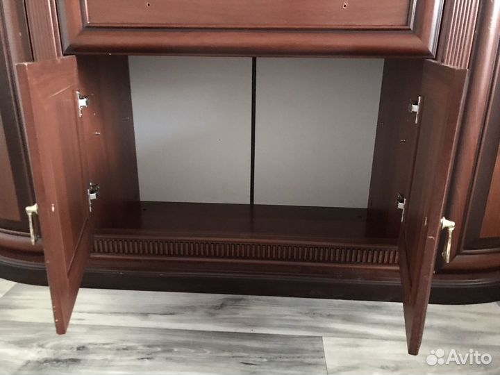 Шкаф сервант