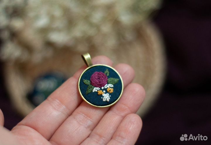 Кулоны ручной работы, кулоны с вышивкой