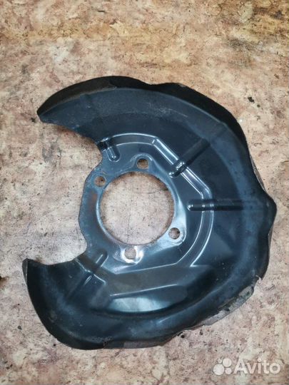 Пыльник тормозного диска задний Mazda 3 хетчбэк BM