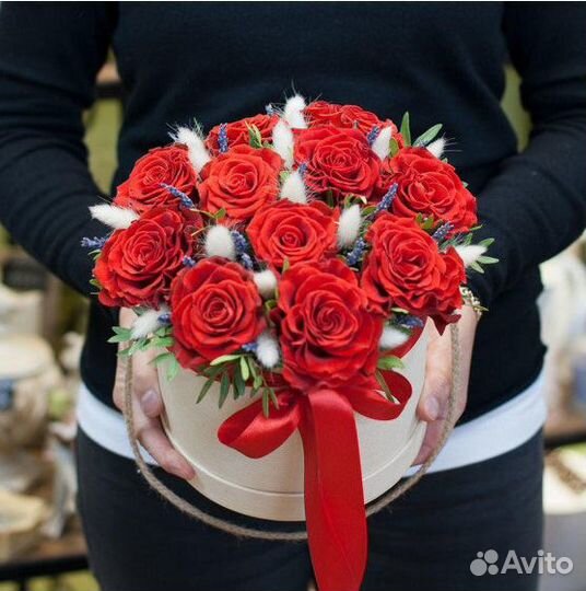 Коробка цветов из роз, эустом, цветочная коробка