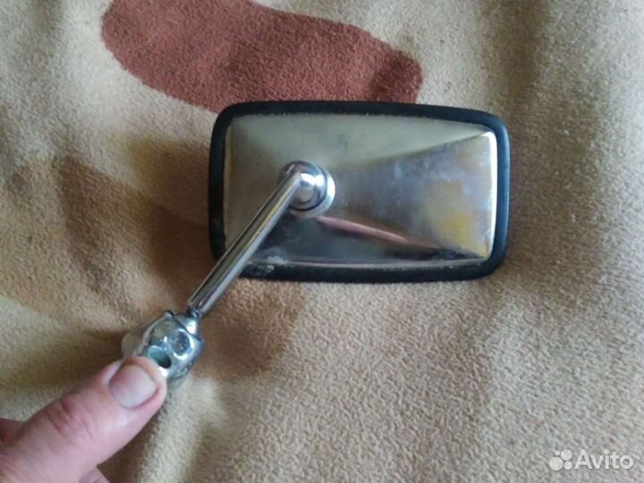 Зеркало заднего вида