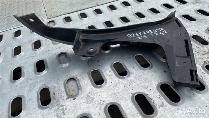 Направляющая заднего бампера правая Audi A3 (8L1)