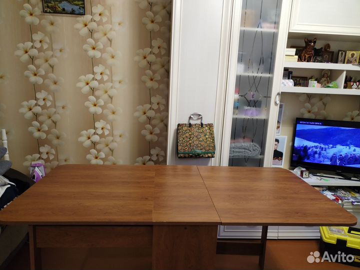 Стол книжка