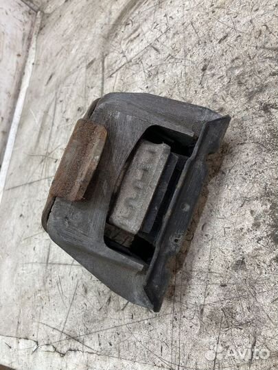 Опора кпп Volkswagen Bora