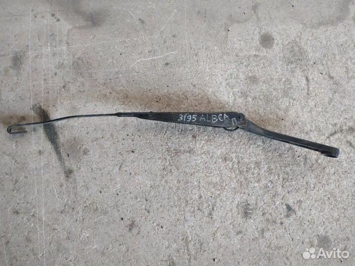 Поводок стеклоочистителя правый Fiat Albea