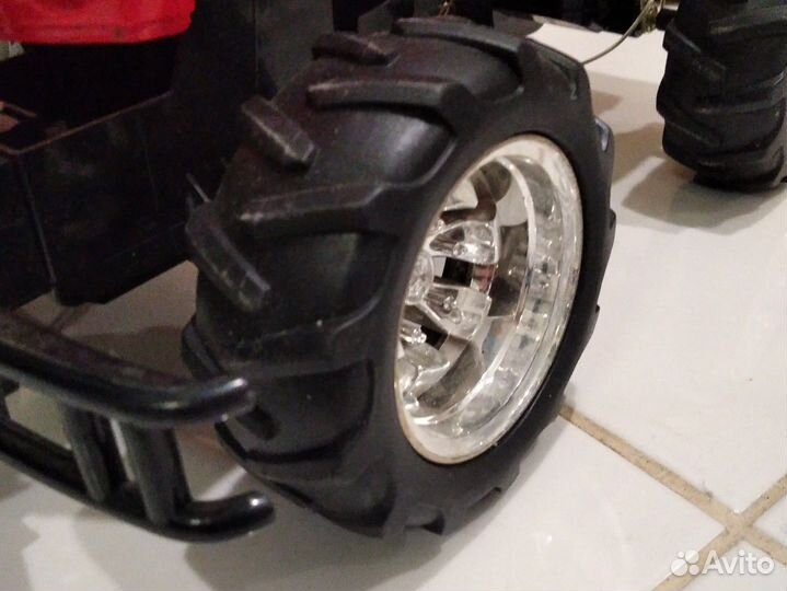 Машина (джип) на пульте управления