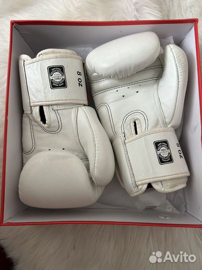 Боксерские перчатки twins 8 oz