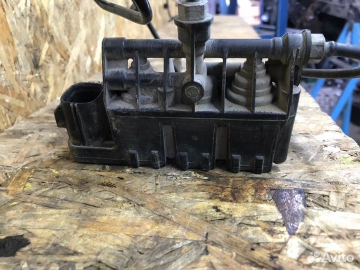 Клапан пневмоподвески задний Land Rover Range