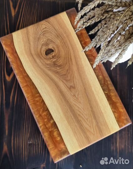 Разделочная доска с эпоксидной смолой из ясеня