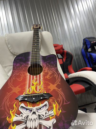 Акустическая гитара красный череп