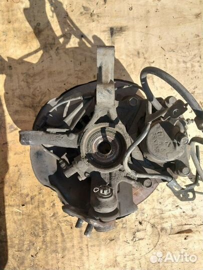 Кулак поворотный передний левый Toyota Rav4 ACA21