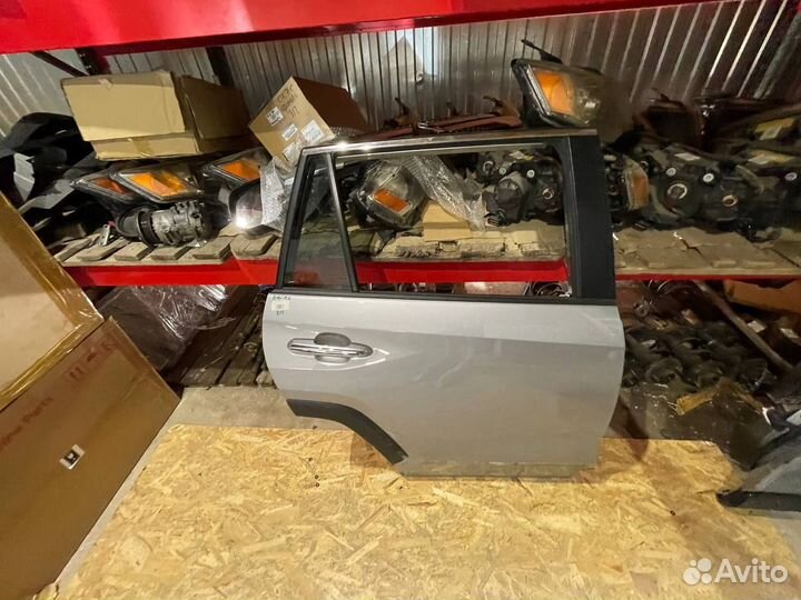 Задняя правая дверь Тойота Рав 4 50