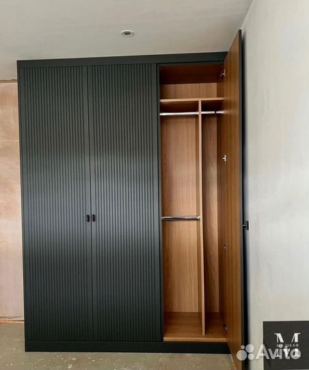 Угловой шкаф