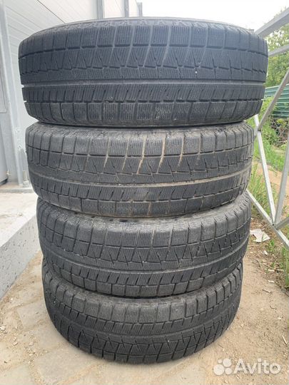 Bridgestone Blizzak Revo GZ 215/65 R16