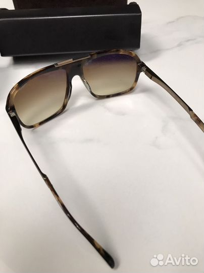 Солнцезащитные очки trussardi