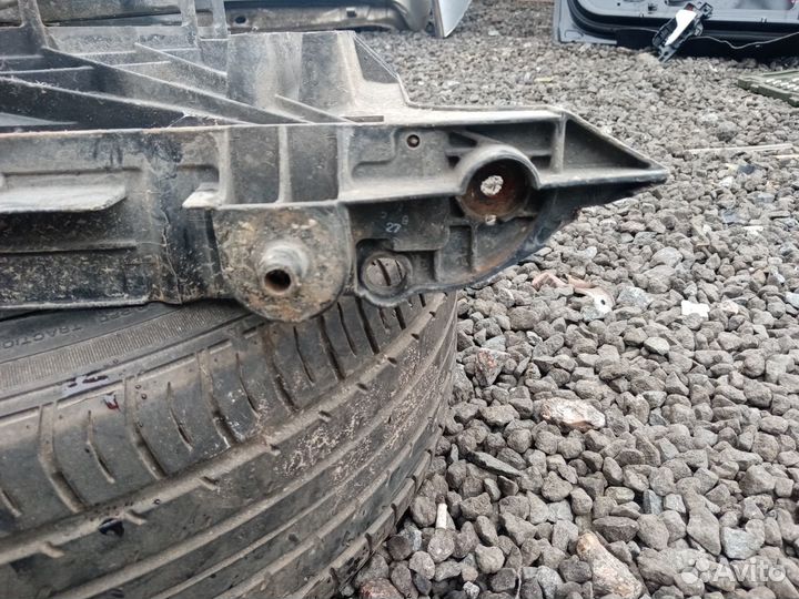 Вентилятор радиатора на Тойота Королла Е15/011 год