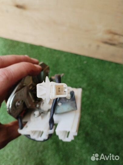 Замок двери багажника Honda Fit GE6