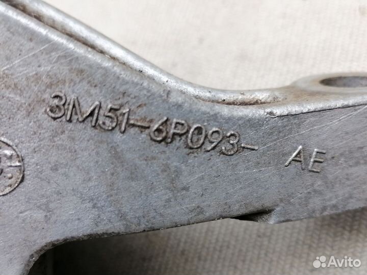 Кронштейн МКПП Ford 3m516p093ae для Ford Focus II