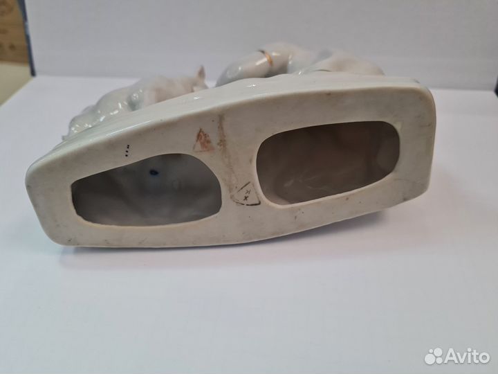 Статуэтка девочка с козлёнком гжель