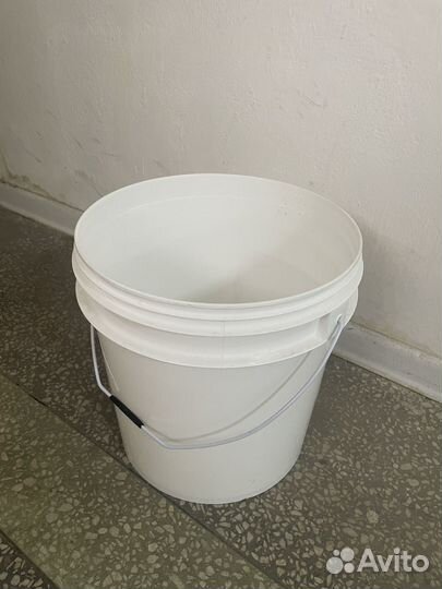 Пластиковые ведра с крышками