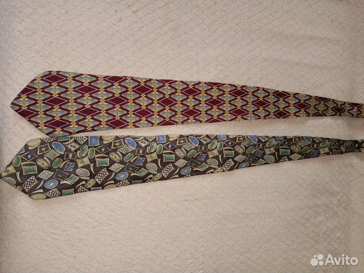 Галстуки мужские шелковые много