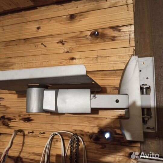 Кронштейн для телевизора поворотный на стену