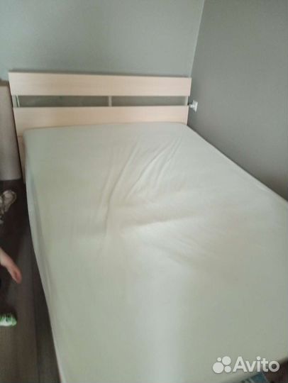 Кровать с матрасом 140 200 бу