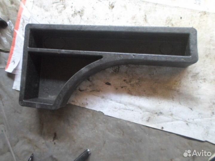 Контейнер в багажник левый Ford Focus 2 2005-2008