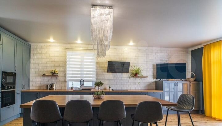 Дом 200 м² на участке 3 сот.