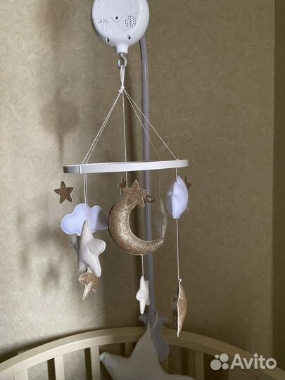 Музыкальный мобиль на кроватку