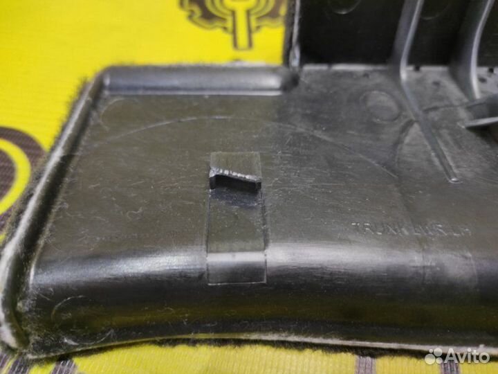 Накладка крышки багажника задняя левая Bmw X5 E70