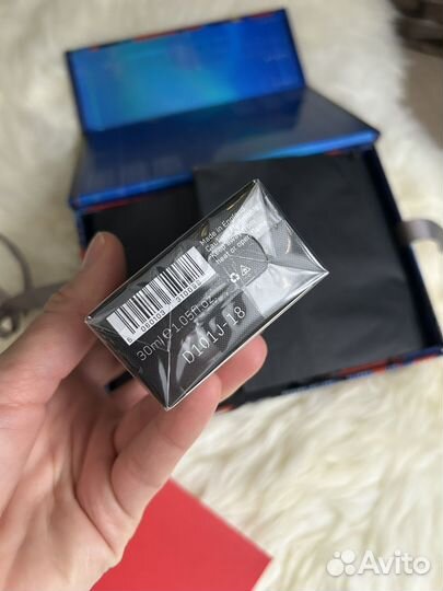 Escentric molecules 01