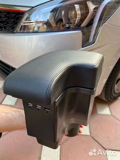 Подлокотник на kia rio 4 Solaris 2