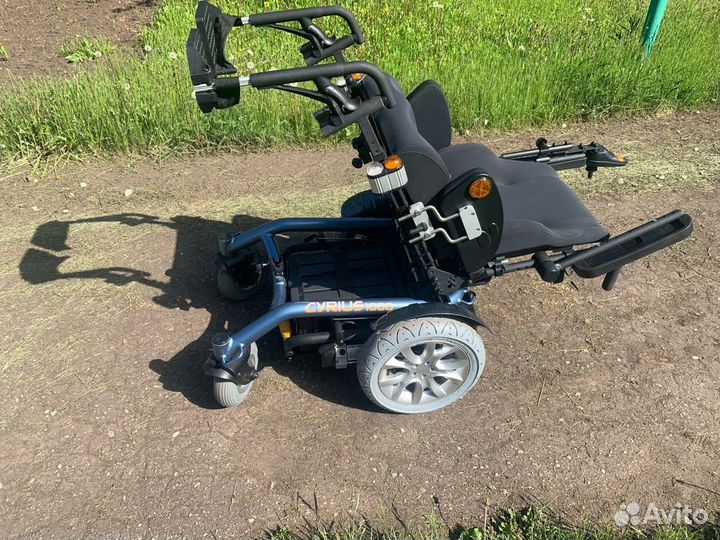 Инвалидная коляска с электроприводом
