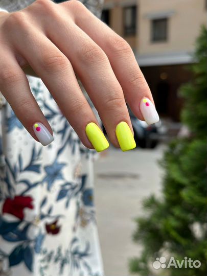 Маникюр в салоне