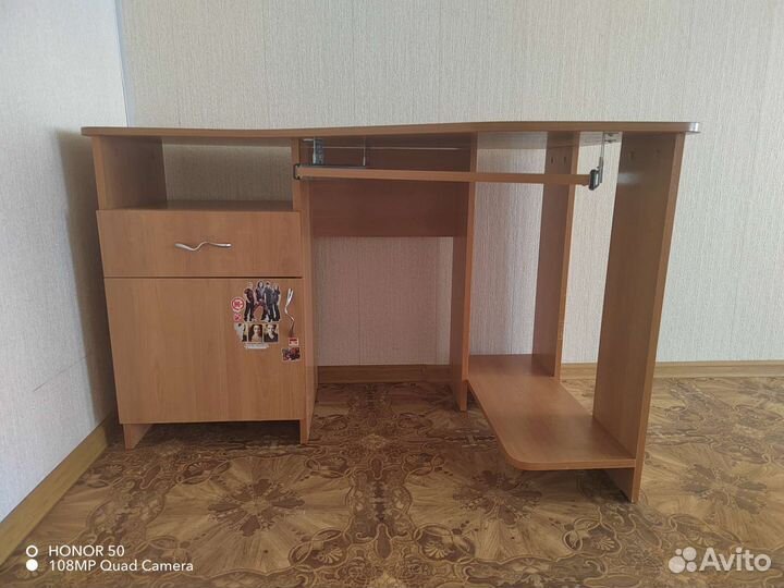 Стол компьютерный