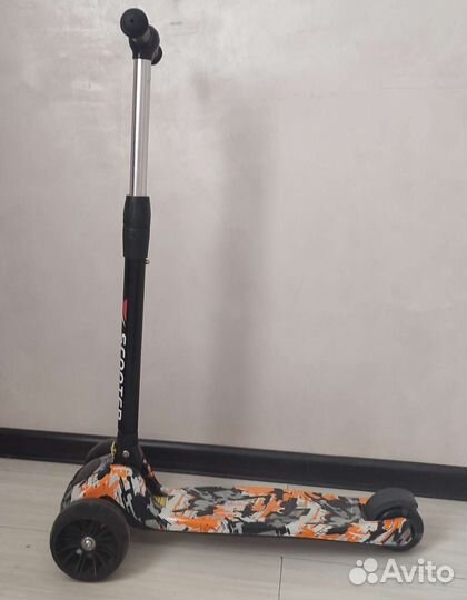 Самокат Scooter с подсветкой музыкой светящийся