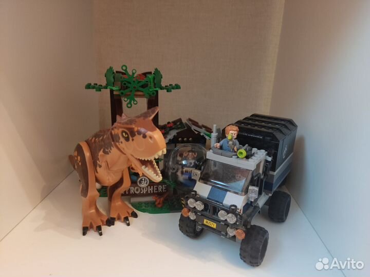 Побег в гиросфере от карнотавра