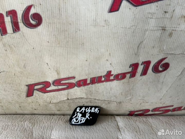 Крышка форсунки омывателя прав Nissan Qashqai J10