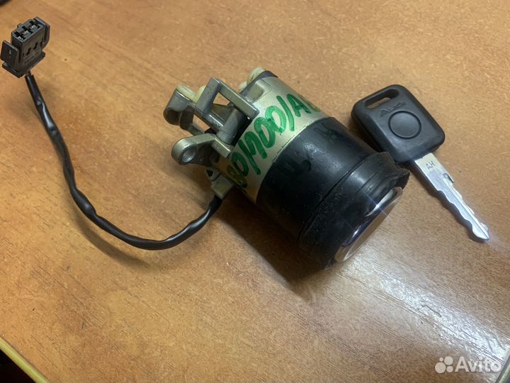 Замок багажника с ключом Ауди 80/100/А6 седан