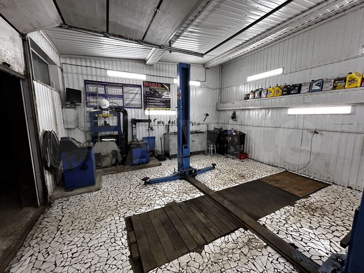 Гараж, > 30 м²