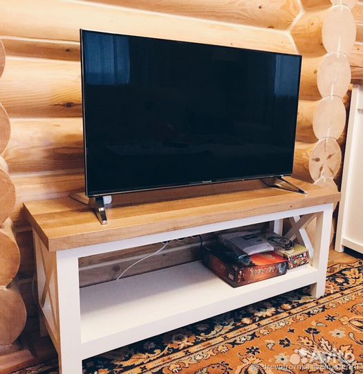 Тумба под телевизор из массива