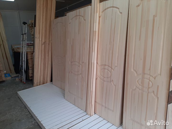 Двери из массива безсучковые